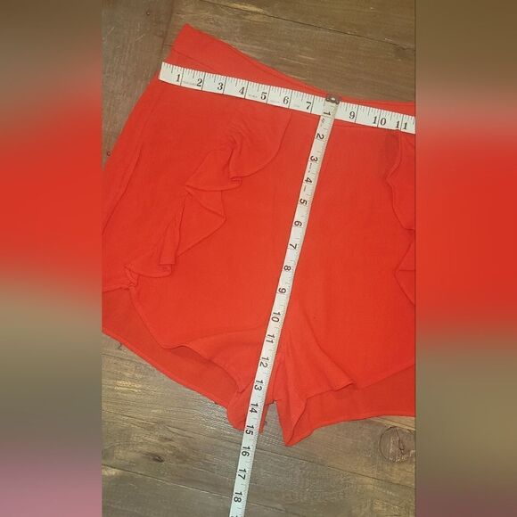 NWOT H&M Red Flutter Ruffle Shorts 10 - Picture 8 of 13